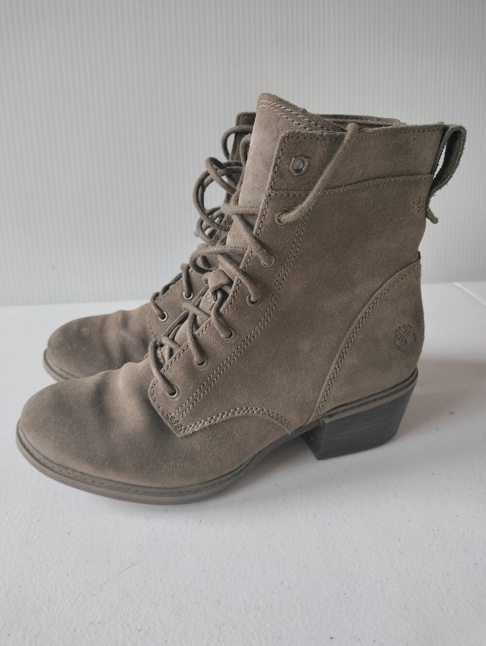 Timberland Sutherlin Bay Women's Mid Lace-Up Gray Taupe Suede Ankle Boots 7